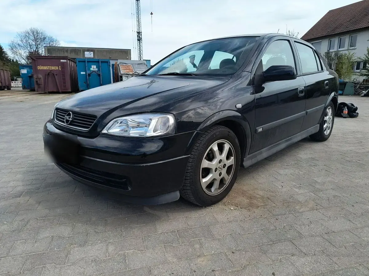 Second-hand Opel Astra 101 CP (74 kW) 2004 Negru Hatchback