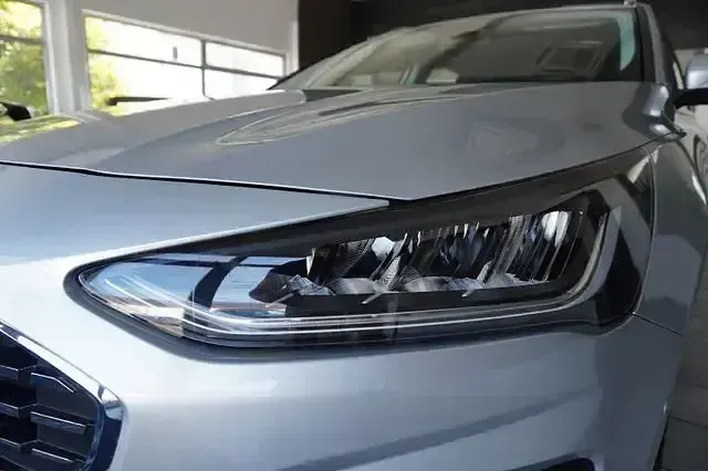 Gebraucht Ford Focus Titanium 120 PS (88 kW) 2022 Silber Limousine