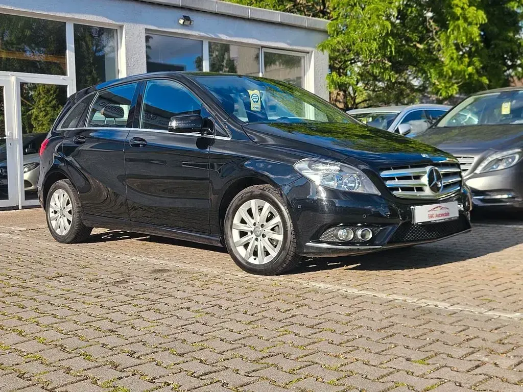 Gebraucht Mercedes B180 122 PS (89 kW) 2013 Schwarz Van / Kleinbus