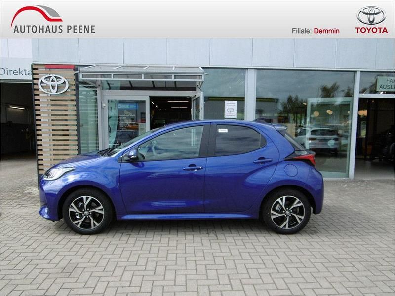 Neu Toyota Yaris Hybrid 116 PS (85 kW) 2025 Blau Limousine