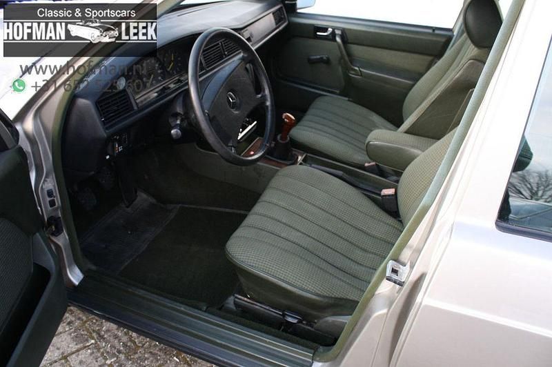 Gebraucht Mercedes 190 72 PS (52 kW) 1986 Grau Limousine