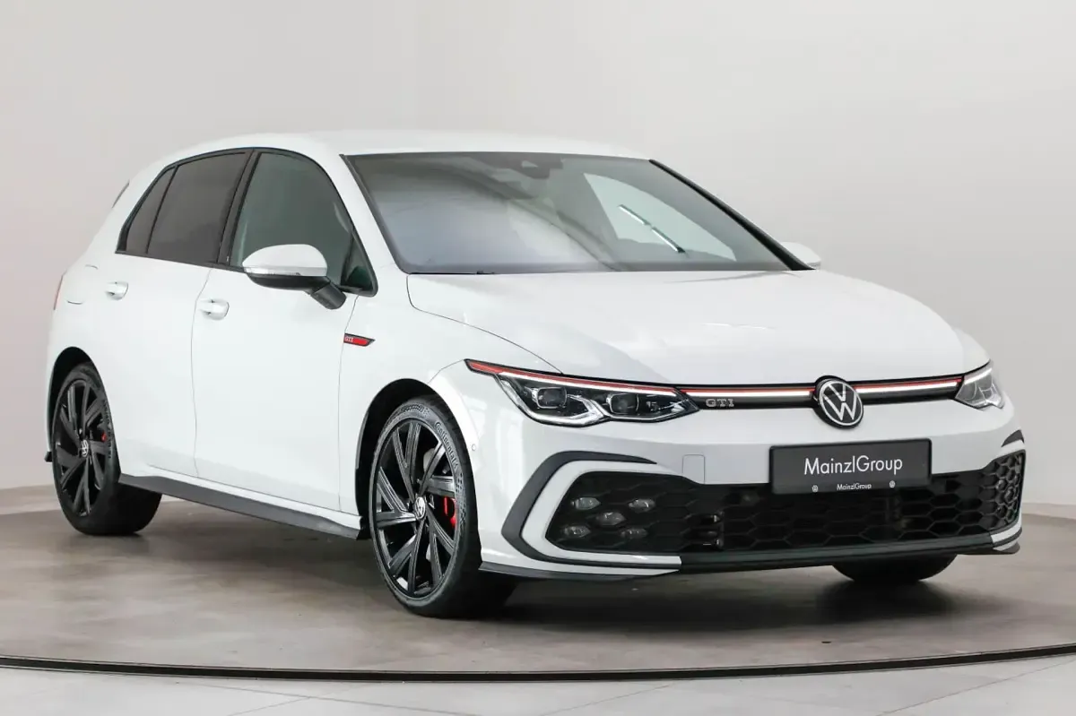Second-hand VW Golf VIII GTI 245 CP (180 kW) 2023 Alb Berlinǎ
