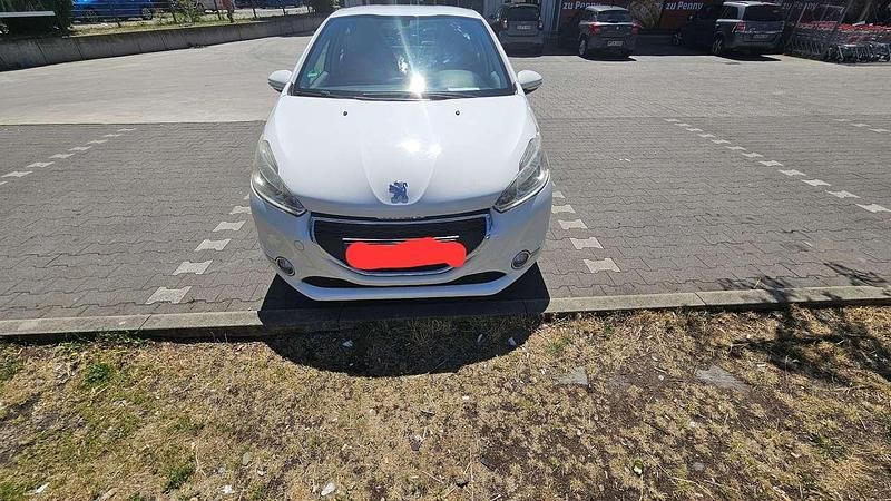Gebraucht Peugeot 208 Active 95 PS (69 kW) 2012 Kleinwagen