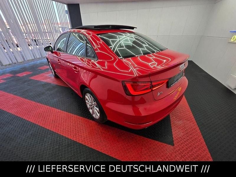 Gebraucht Audi A3 Ambiente 150 PS (110 kW) 2015 Rot Limousine
