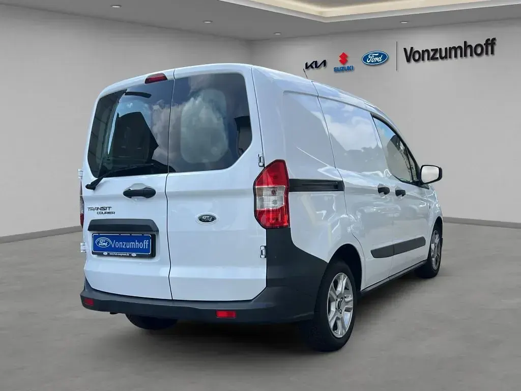 Gebraucht Ford Transit Trend 101 PS (74 kW) 2023 Frozen white Van