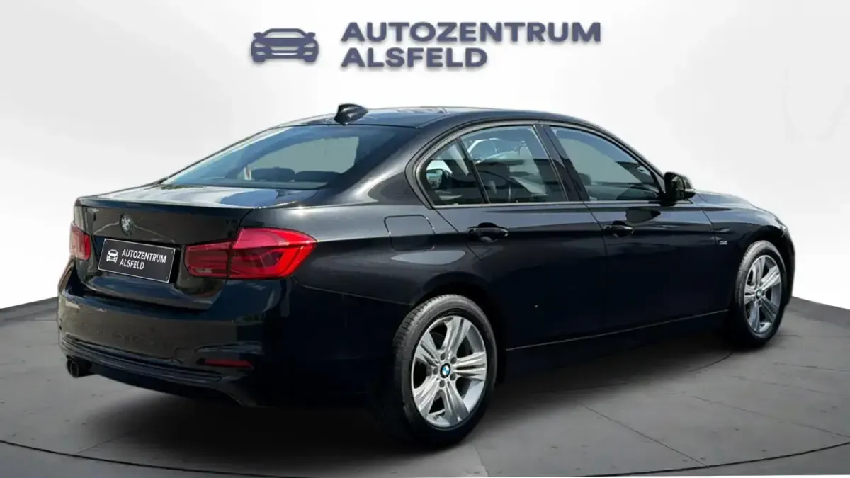 Gebraucht BMW 320 190 PS (139 kW) 2016 Schwarz Limousine