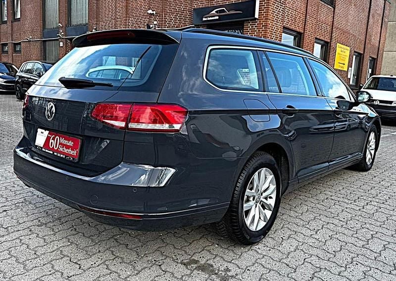 Gebraucht VW Passat 120 PS (88 kW) 2019 Grau Kombi