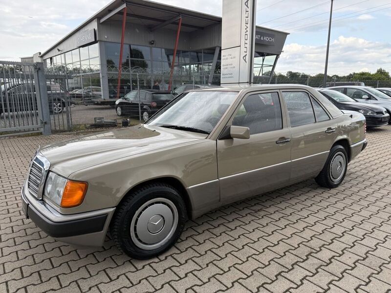 Second-hand Mercedes E230 132 CP (97 kW) 1991 Maro Berlinǎ
