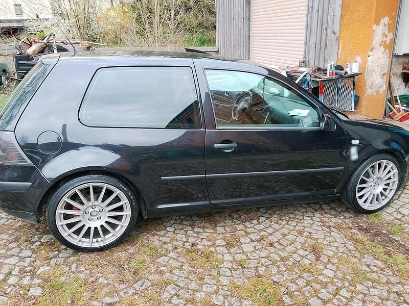 Second-hand VW Golf 131 CP (96 kW) 2004 Negru Coupe
