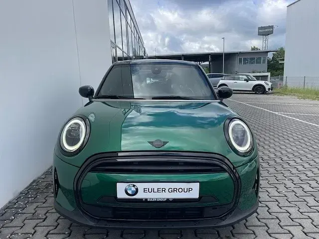 Gebraucht Mini Cooper Classic 136 PS (100 kW) 2023 British racing green iv Kleinwagen