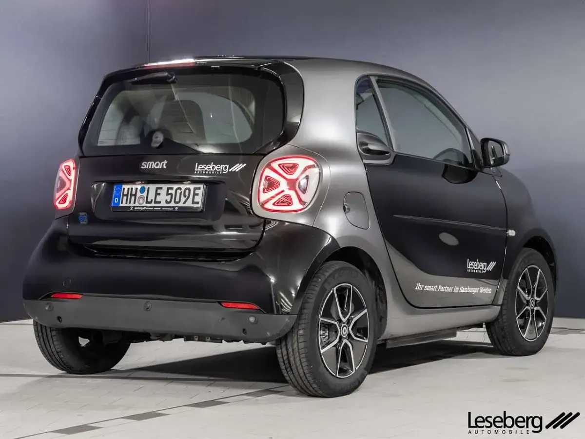 Gebraucht Smart ForTwo Coupé Passion 60 kW (82 PS) 2021 Bodypanels in black Coupé