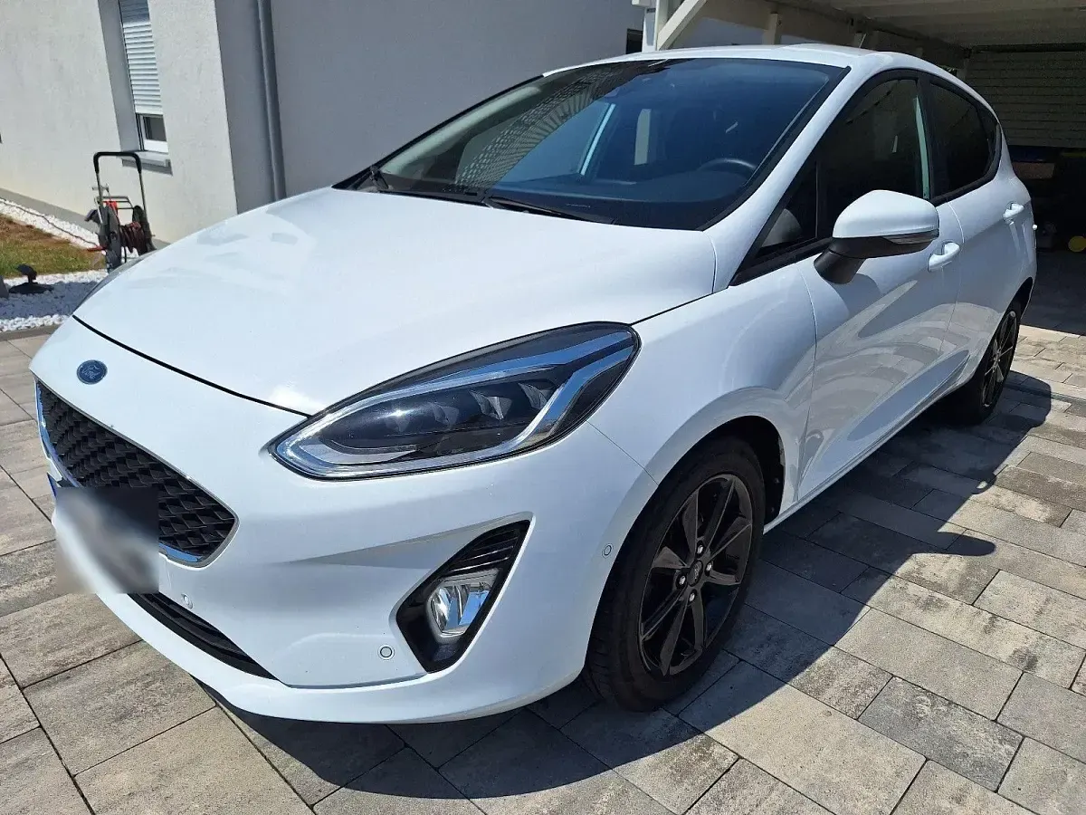 Gebraucht Ford Fiesta Cool & Connect 101 PS (74 kW) 2018 Weiß Kleinwagen