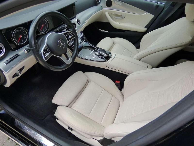Gebraucht Mercedes E350 Avantgarde 286 PS (210 kW) 2019 Ung. schwarz  unilack Kombi