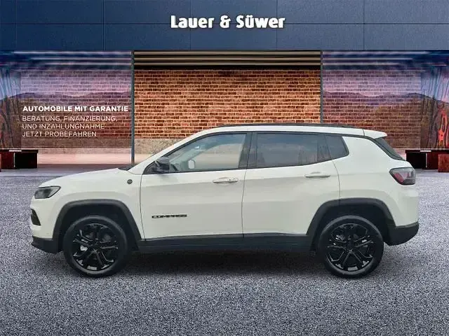 Neu Jeep Compass North 131 PS (96 kW) 2025 Weiß SUV