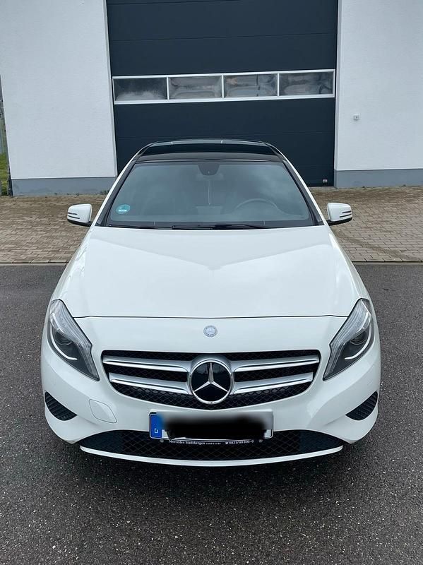 Weiß Gebraucht 2013 Mercedes A200 Kleinwagen | 9.250 € (Guter Preis) - Bild 1/4