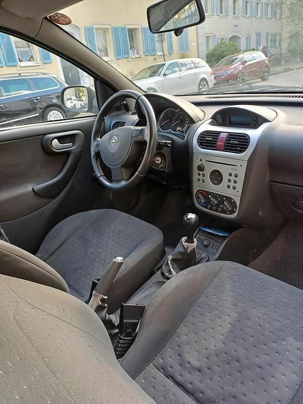 Second-hand Opel Corsa 75 CP (55 kW) 2003 Argintiu Hatchback