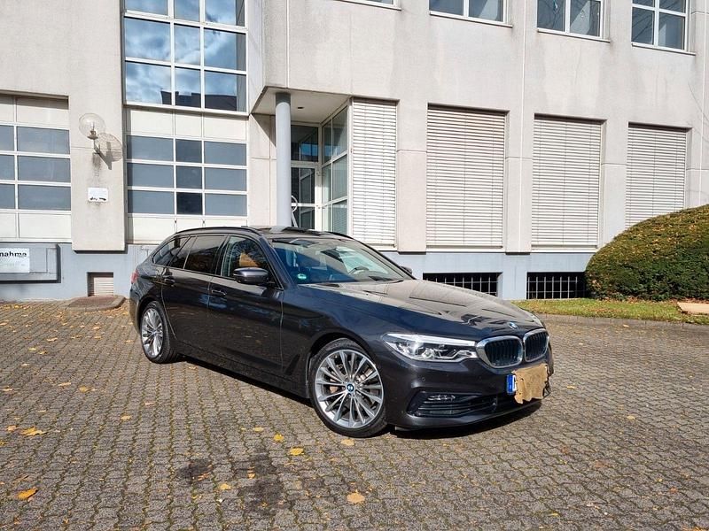 Grau Gebraucht 2020 BMW 530 Shadowline Kombi | 23.900 € (Superpreis) - Bild 1/4