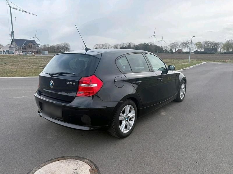 Gebraucht BMW 120 177 PS (130 kW) 2010 Schwarz Kleinwagen