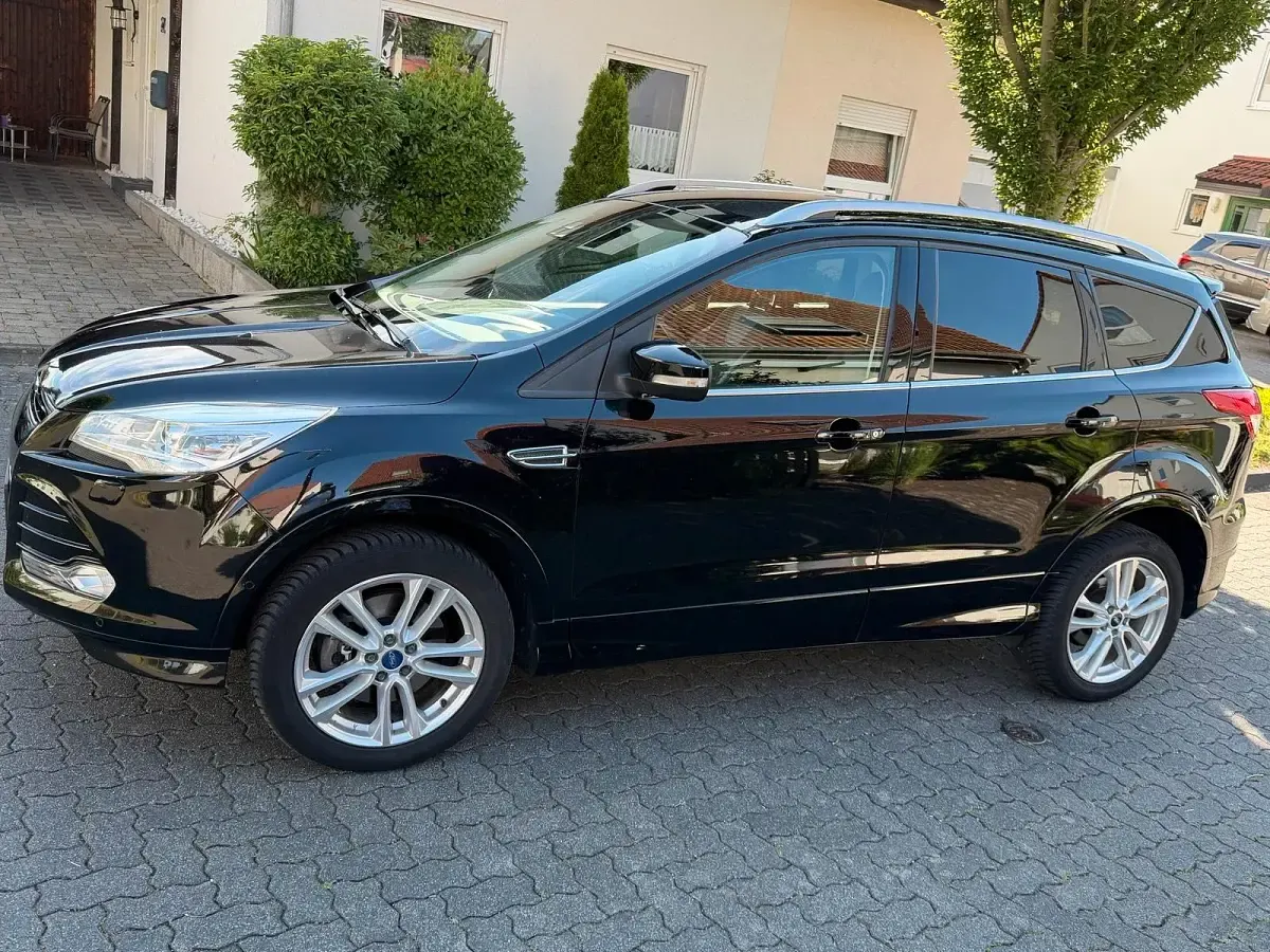 Gebraucht Ford Kuga Titanium 180 PS (132 kW) 2016 Schwarz SUV