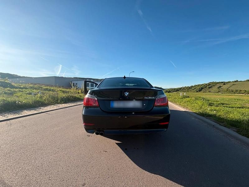 Używany BMW 530 258 KM (189 kW) 2007 Czarny Sedan/Limuzyna