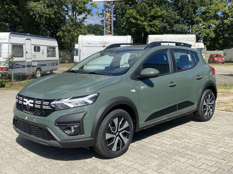 Safarigrüngrau metallic Neu 2025 Dacia Sandero Expression Kleinwagen | 21.070 € (Fairer Preis) - Bild 1/4
