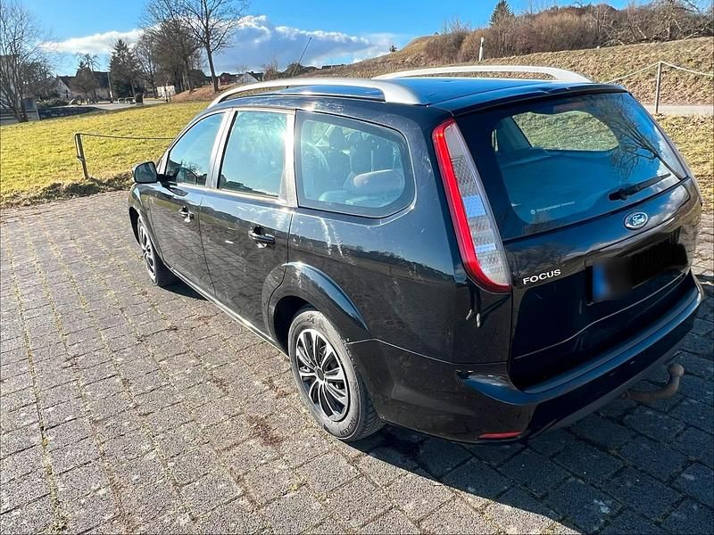 Usata Ford Focus 101 CV (74 kW) 2010 Nero Station wagon