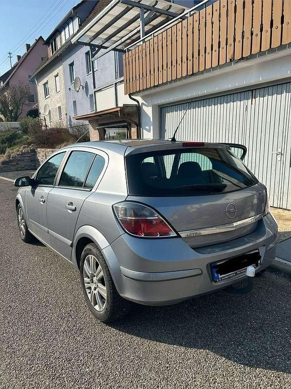 Gebraucht Opel Astra 110 PS (80 kW) 2008 Silber Limousine