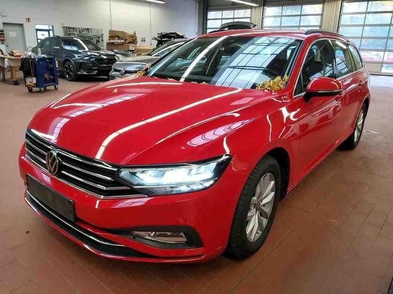 Rot Gebraucht 2023 VW Passat Business Kombi | 17.990 € (Superpreis) - Bild 1/4