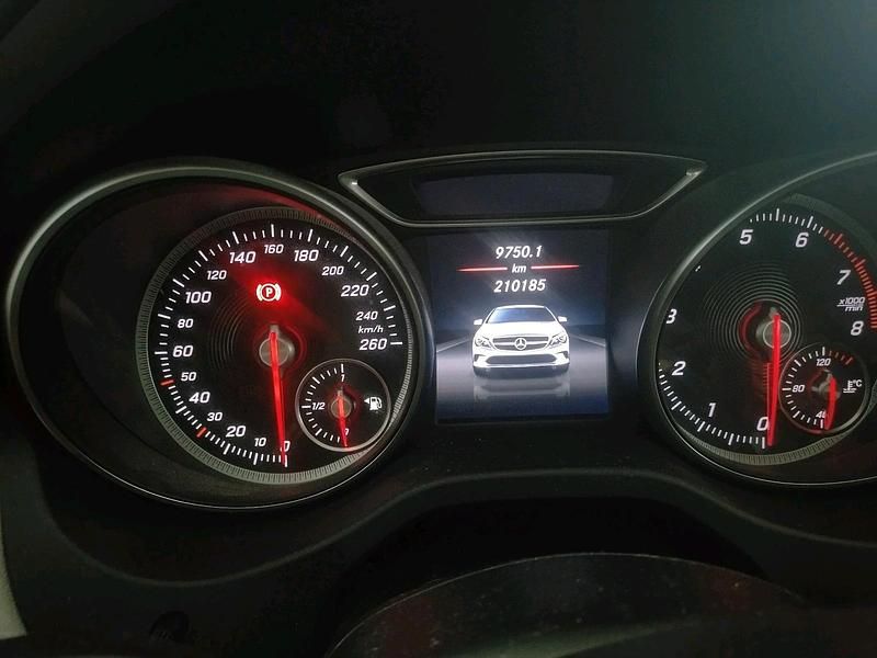 Gebraucht Mercedes CLA200 154 PS (113 kW) 2017 Grau Limousine