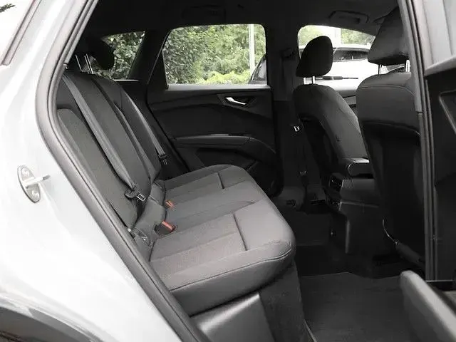 Gebraucht Audi Q4 e-tron Advanced 210 kW (286 PS) 2024 Kieselgrau SUV
