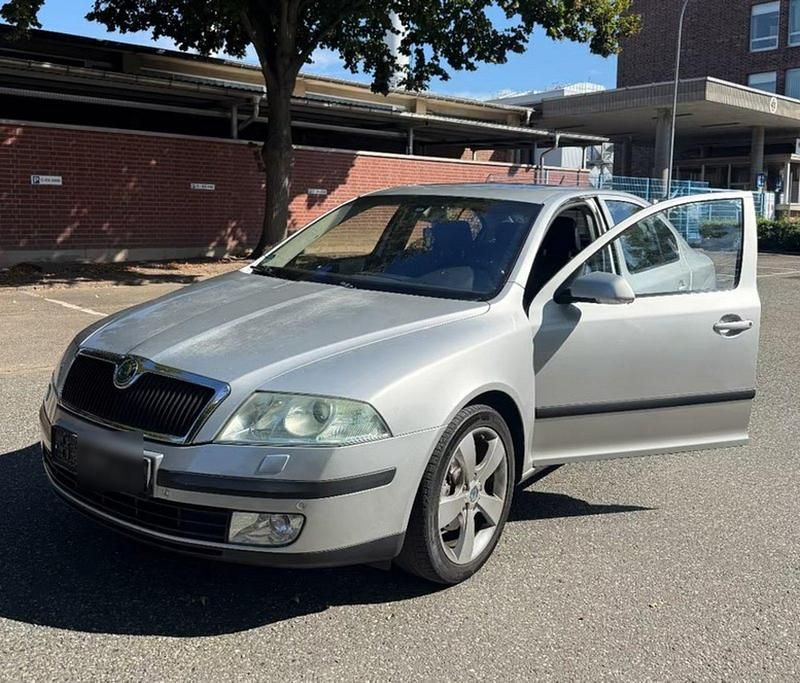 Silber Gebraucht 2006 Skoda Octavia Ambiente Limousine | 2.450 € (Fairer Preis) - Bild 1/4