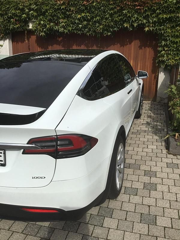 Second-hand Tesla Model X 386 kW (525 CP) 2017 Alb SUV