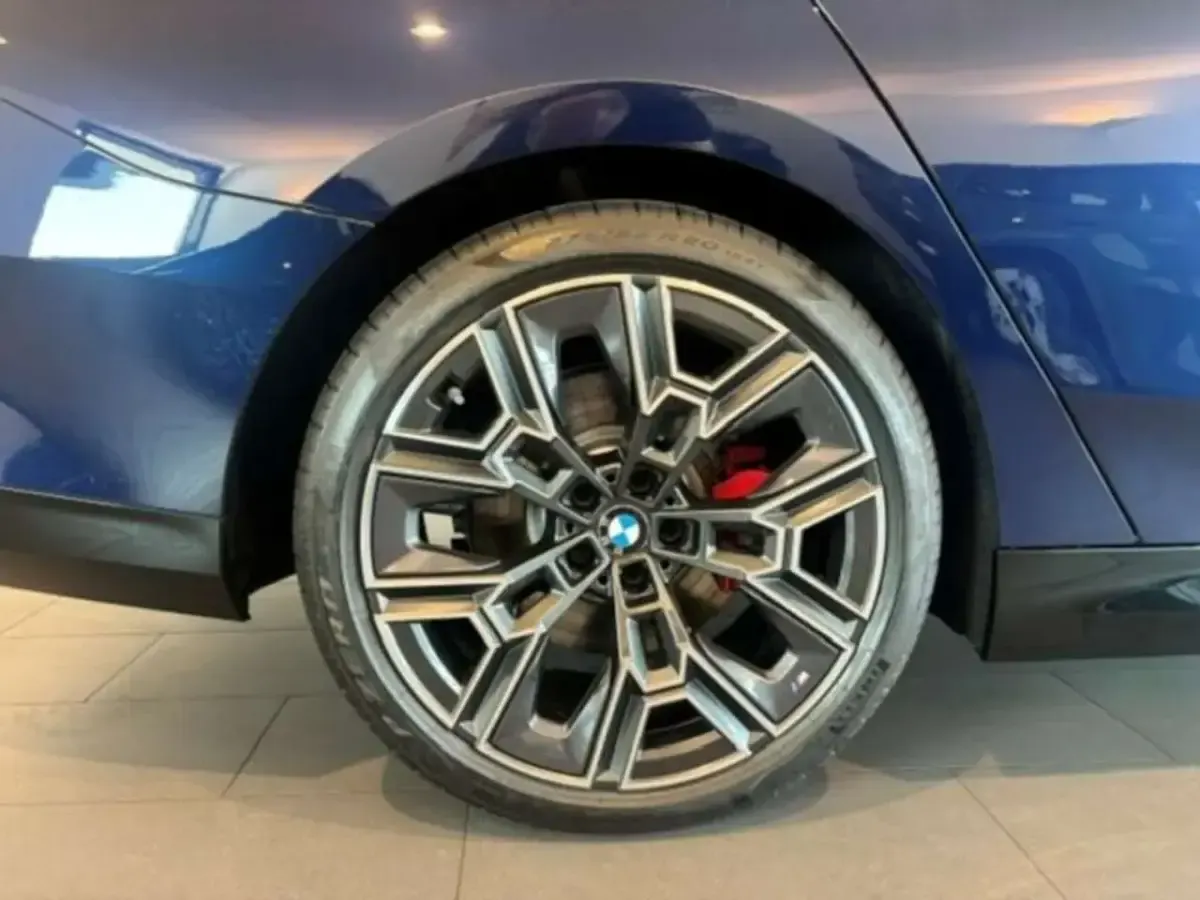 Gebraucht BMW 540 M Sport 303 PS (222 kW) 2026 Blau Kombi