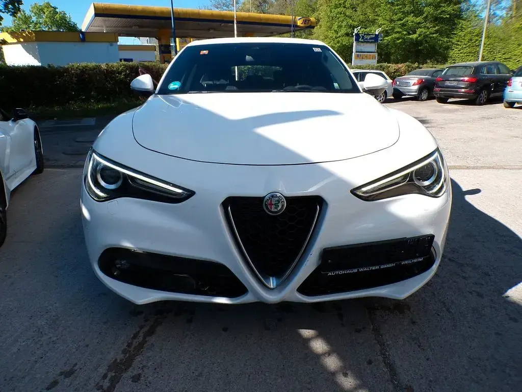 Gebraucht Alfa Romeo Stelvio Lusso 209 PS (153 kW) 2019 Weiß SUV