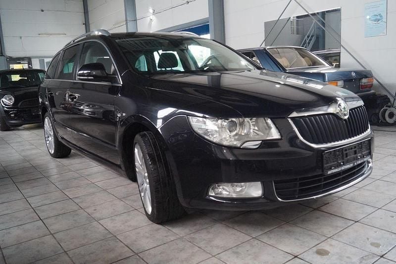 Gebraucht Skoda Superb Ambition 160 PS (117 kW) 2012 Schwarz Kombi