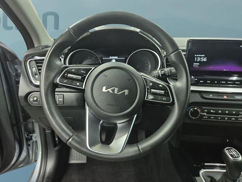 Gebraucht Kia Ceed 120 PS (88 kW) 2023 Silber Kleinwagen