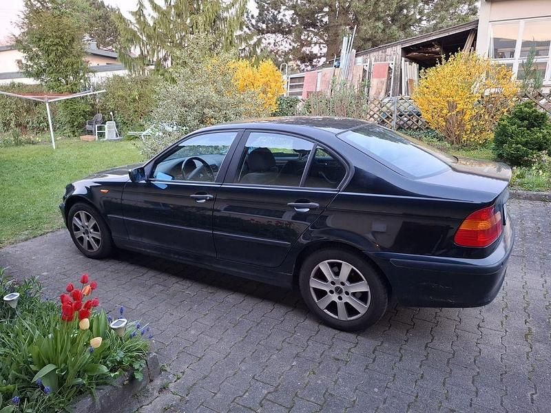 Schwarz Gebraucht 2003 BMW 316 Exclusive Limousine | 2.500 € (Etwas zu teuer) - Bild 1/4