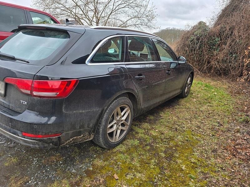 Gebraucht Audi A4 Ambiente 150 PS (110 kW) 2018 Schwarz Kombi