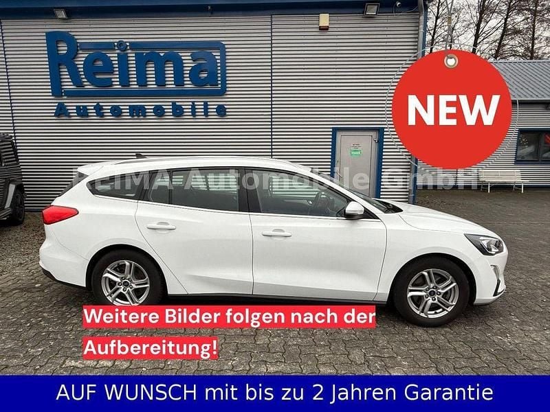 Weiß Gebraucht 2020 Ford Focus Cool & Connect Limousine | 8.990 € (Superpreis) - Bild 1/4