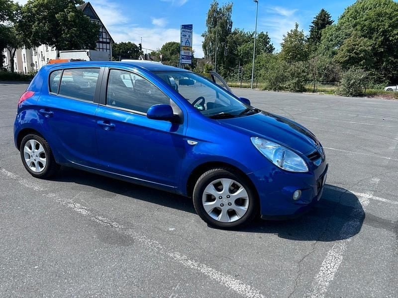 Blau Gebraucht 2009 Hyundai i20 Kleinwagen | 2.800 € - Bild 1/4