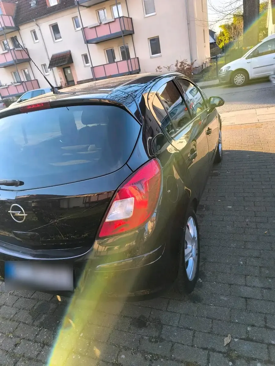 Używany Opel Corsa 80 KM (58 kW) 2010 Czarny Hatchback
