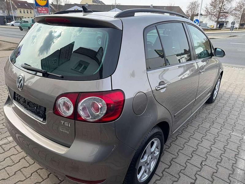Gebraucht VW Golf VII Life 105 PS (77 kW) 2013 Kaschmirbraun metallic Kleinwagen
