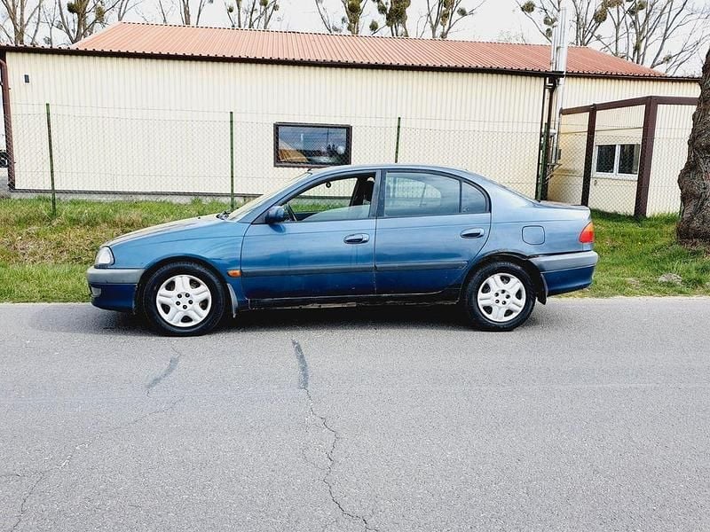 Silber Gebraucht 1999 Toyota Avensis Limousine | 2.400 € (Fairer Preis) - Bild 1/4