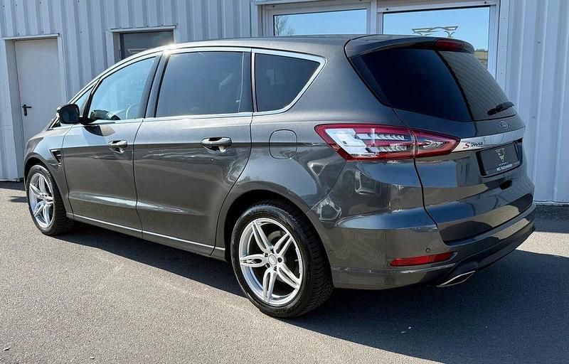 Gebraucht Ford S-MAX Titanium 179 PS (131 kW) 2017 Grau Van / Kleinbus