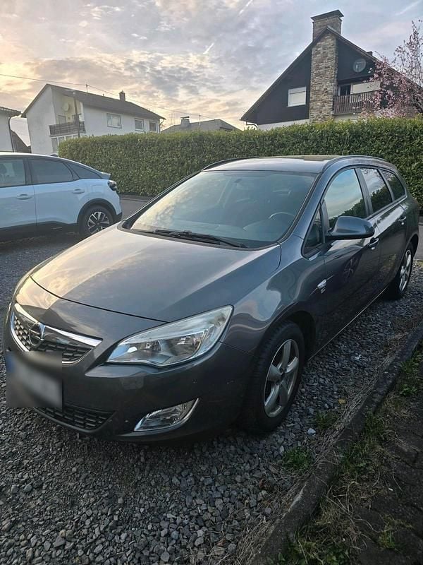 Second-hand Opel Astra 140 CP (102 kW) 2012 Gri Break