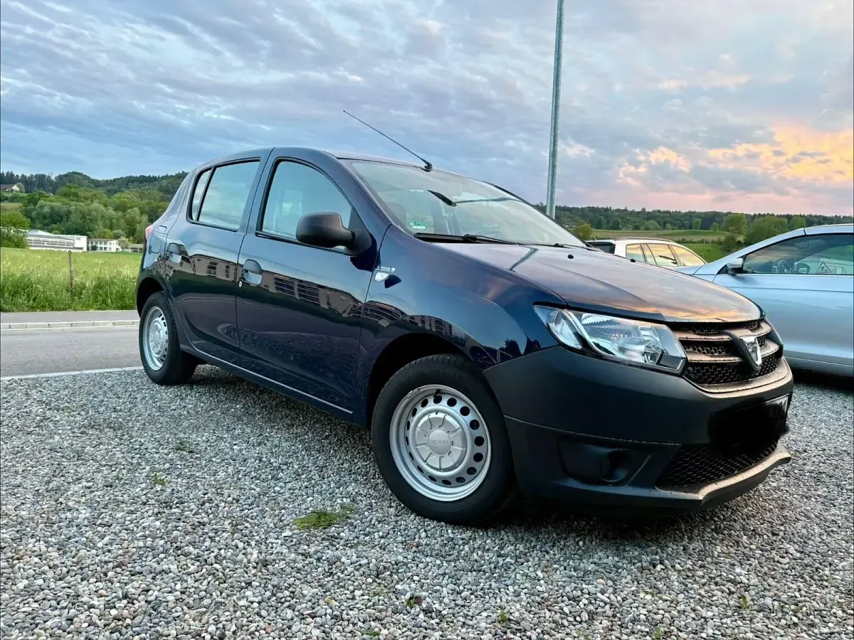 Używany Dacia Sandero 75 KM (55 kW) 2013 Niebieski Hatchback