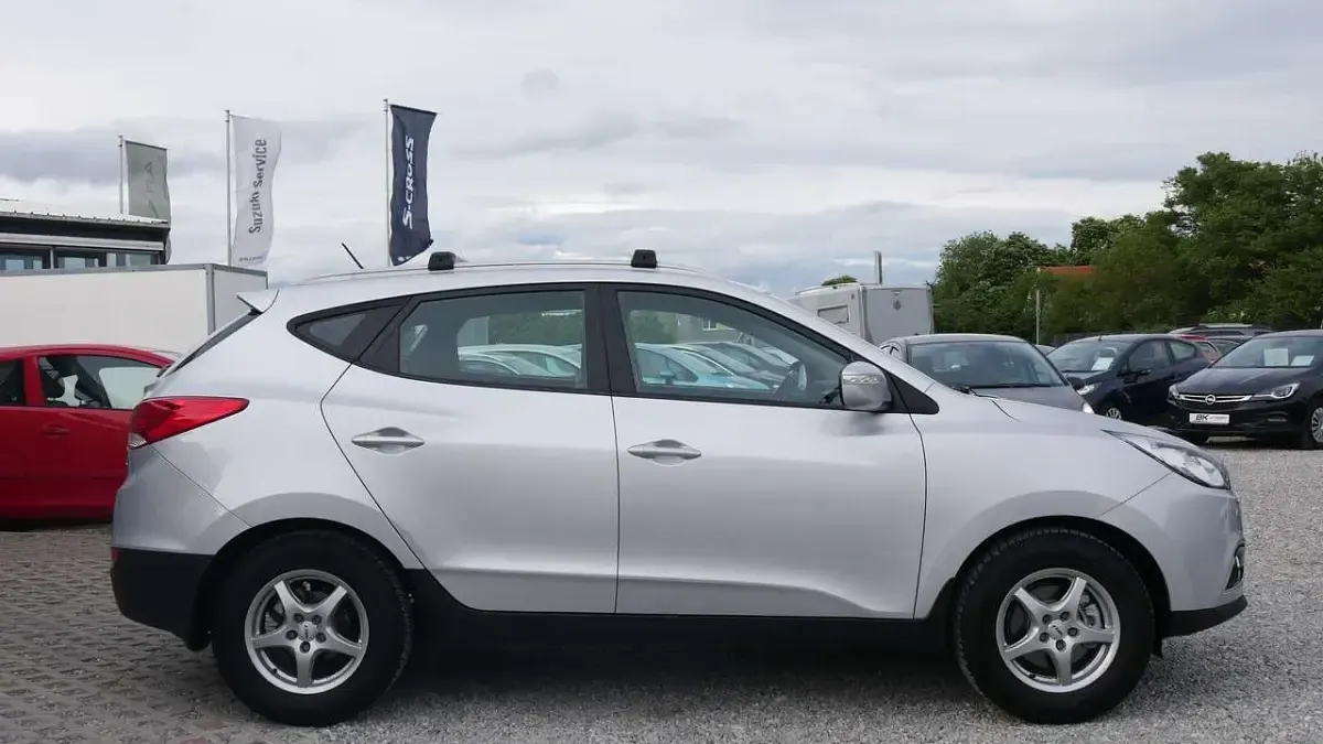 Gebraucht Hyundai ix35 136 PS (100 kW) 2013 Sleek silver SUV
