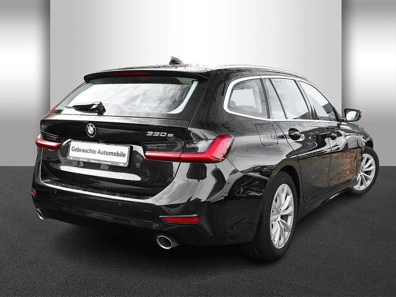 Gebraucht BMW 330e Advantage 292 PS (214 kW) 2021 Grau Kombi