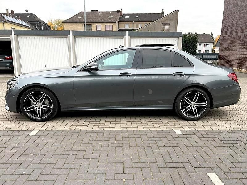 Gebraucht Mercedes E220 AMG line 194 PS (142 kW) 2016 Grau Limousine