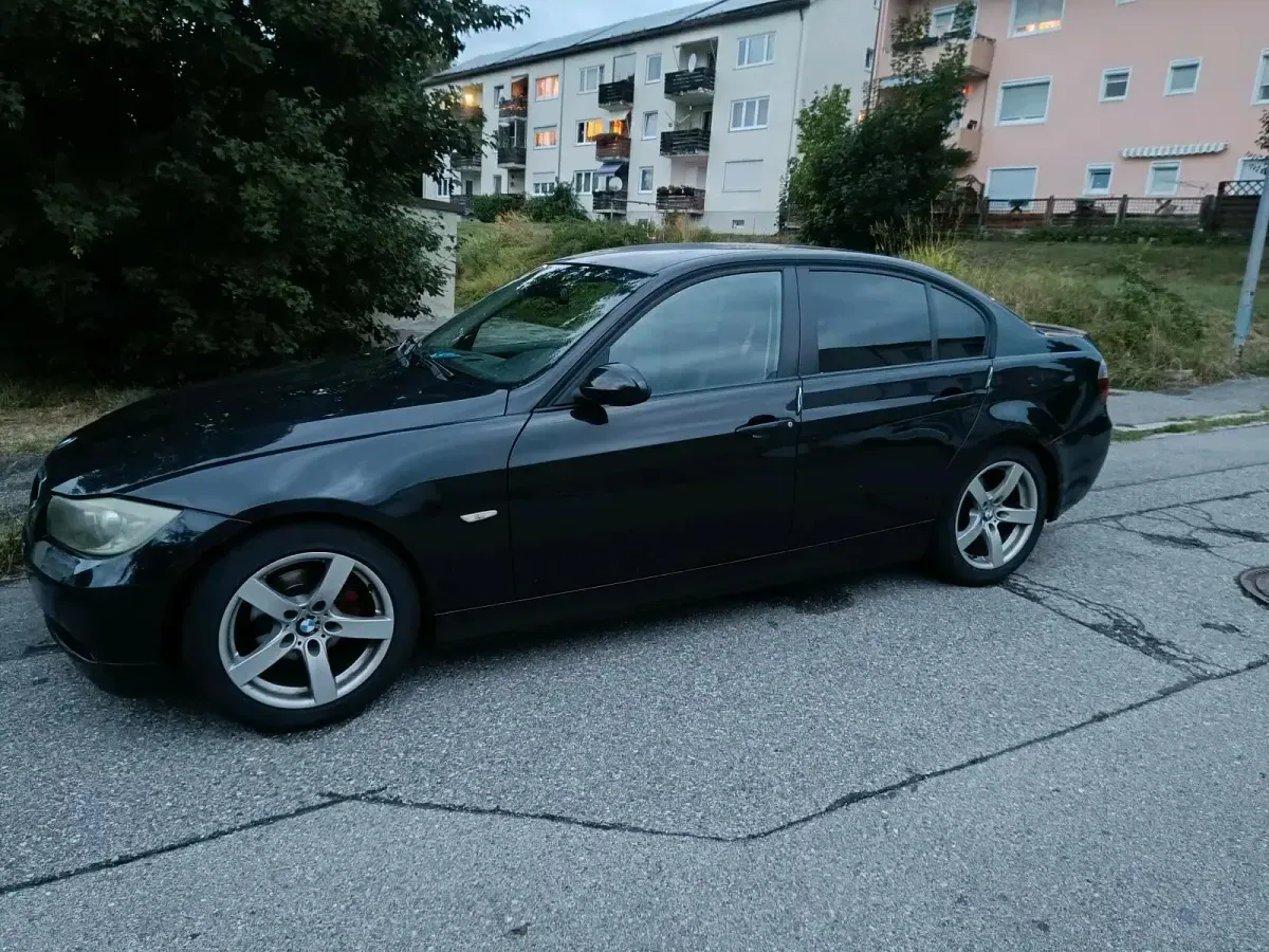 Gebraucht BMW 318 129 PS (94 kW) 2006 Schwarz Limousine